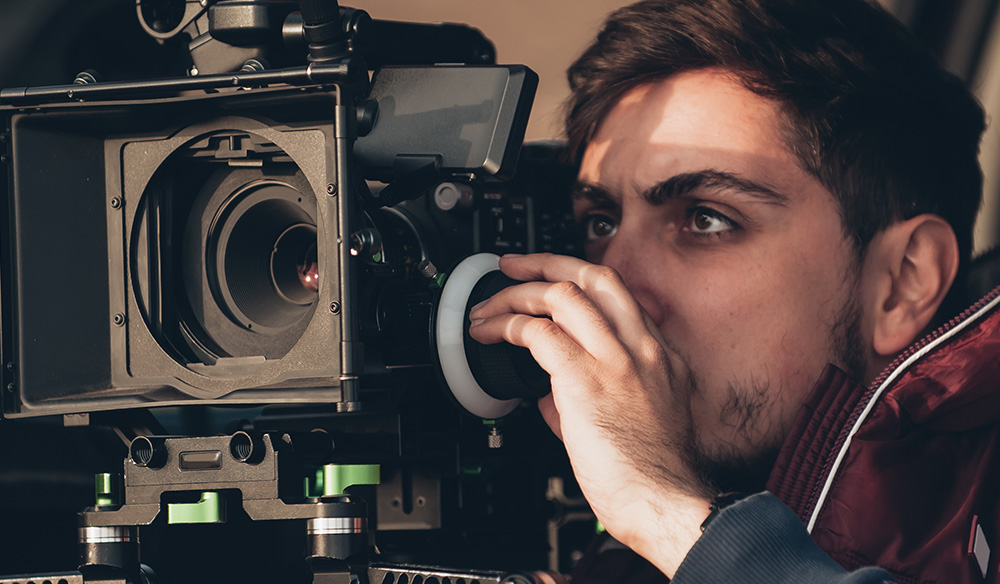 Choosing Between Full-Time Employment and Freelancing: Which Option Suits You Better?