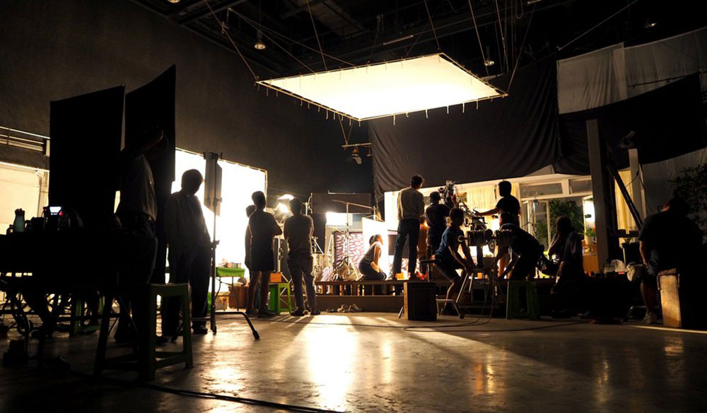 “7 Tips for Safe Video Production: Avoiding Injuries on Set”