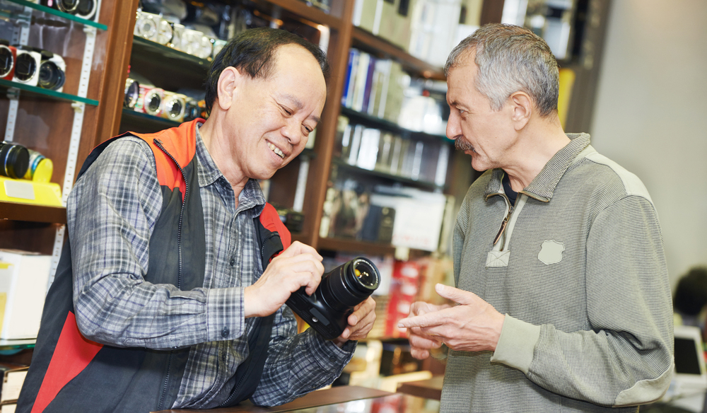 Expert Advice on Selling Cameras and Video Gear Online