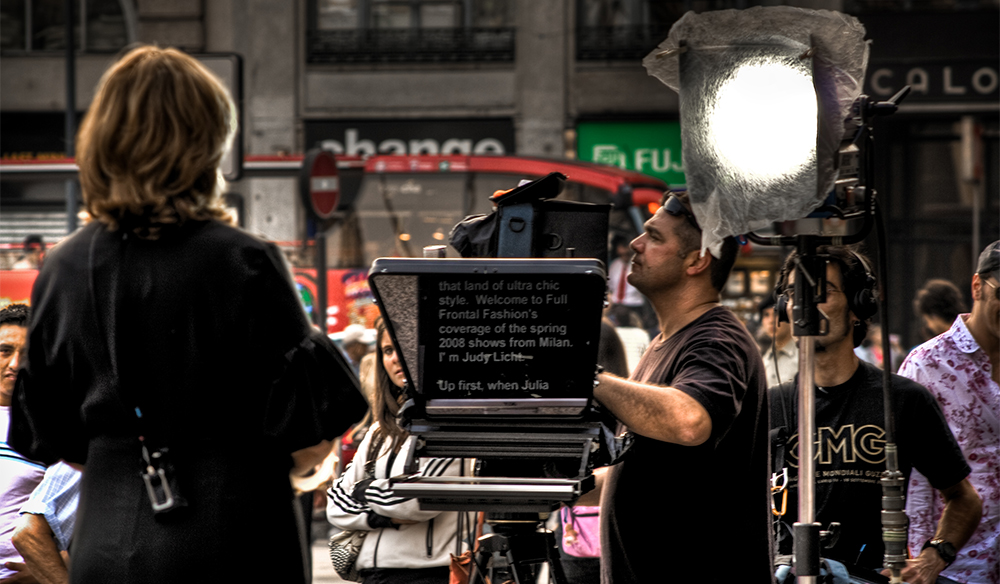 “7 Essential Tips for Efficiently Using Teleprompters During Video Shoots”