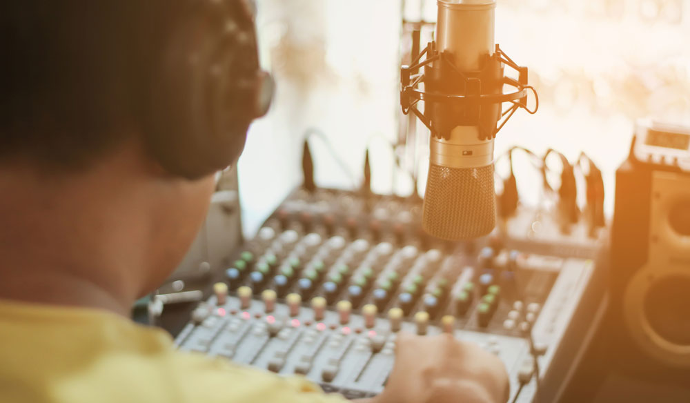 “7 Essential Tips for Incorporating Voice-Over in Corporate Video Projects”